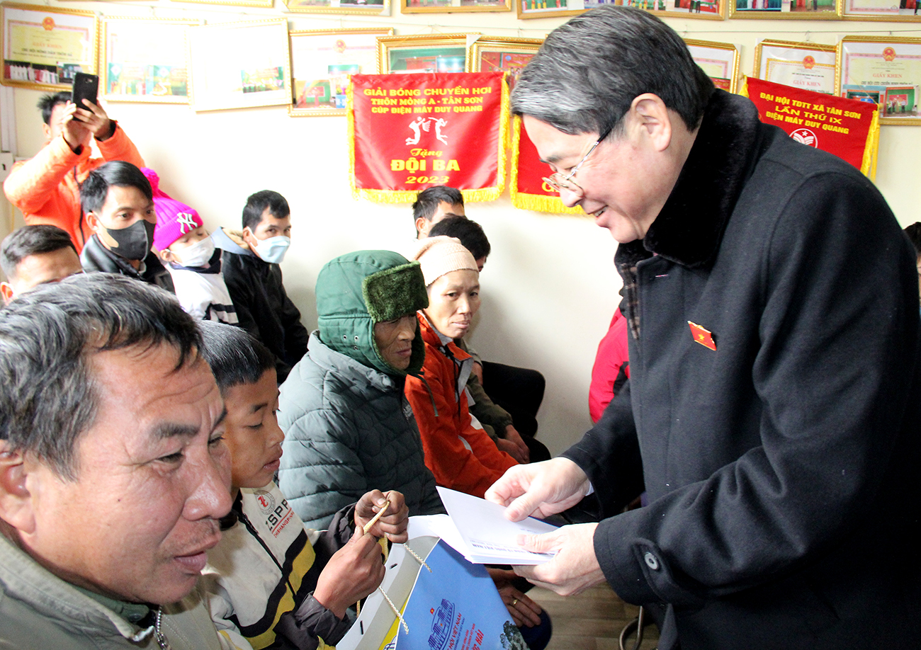Một số hình ảnh Phó Chủ tịch Quốc hội Nguyễn Đức Hải thăm, tặng quà Tết tại Bắc Giang