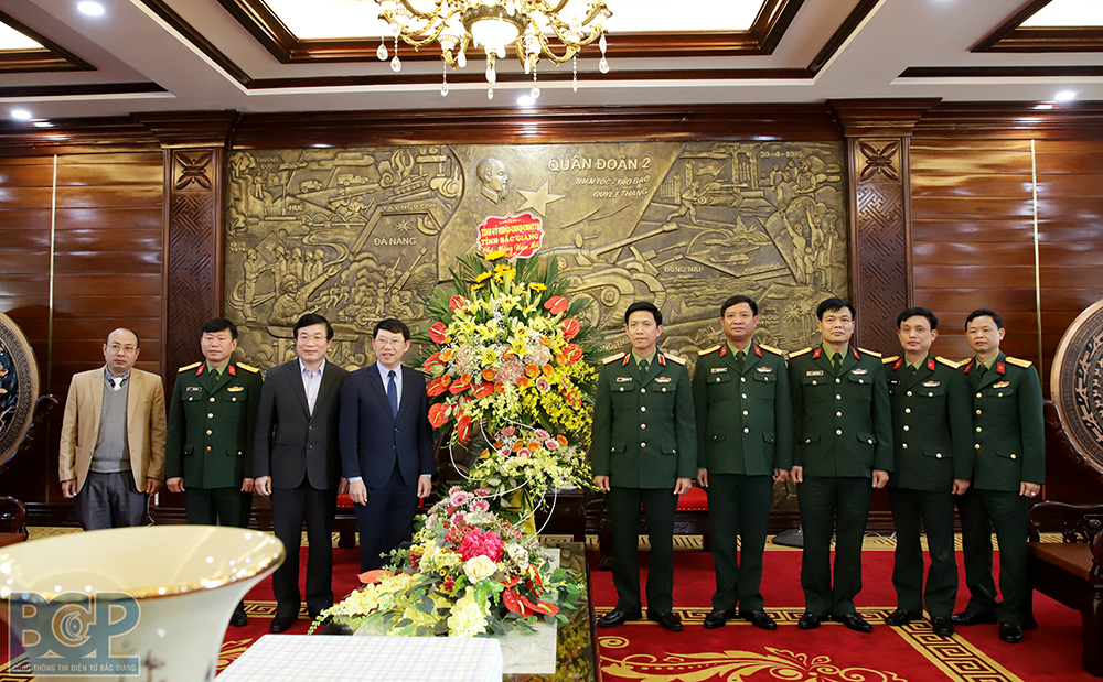 Chủ tịch UBND tỉnh Lê Ánh Dương thăm, chúc Tết Quân đoàn 2