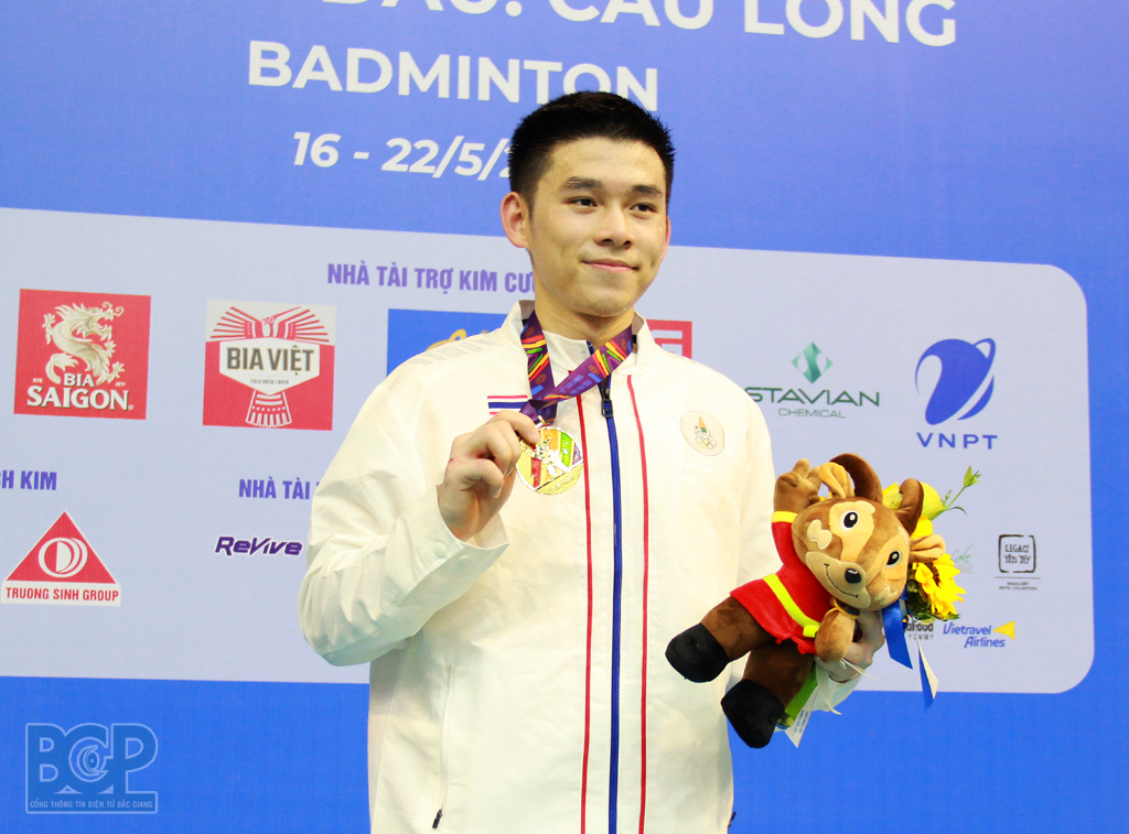 Thần đồng cầu lông Thái Lan Kunlavut Vitidsarn đạt Huy chương Vàng nội dung đơn nam SEA Games 31