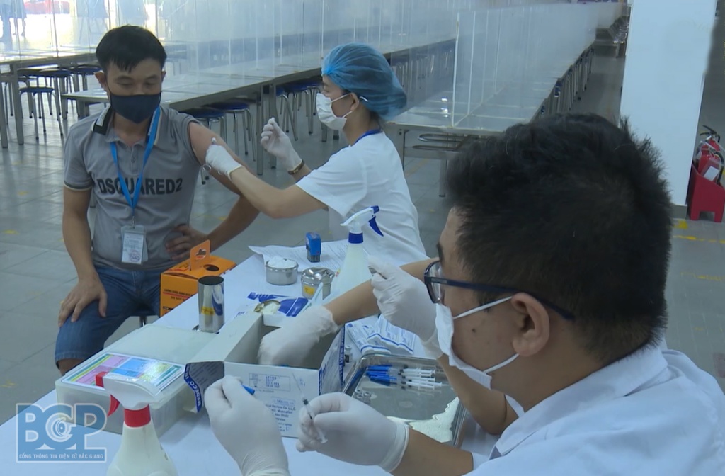 Bắc Giang: Tỷ lệ tiêm vắc-xin mũi 4 phòng Covid-19 trong khu công nghiệp đạt 98,3%