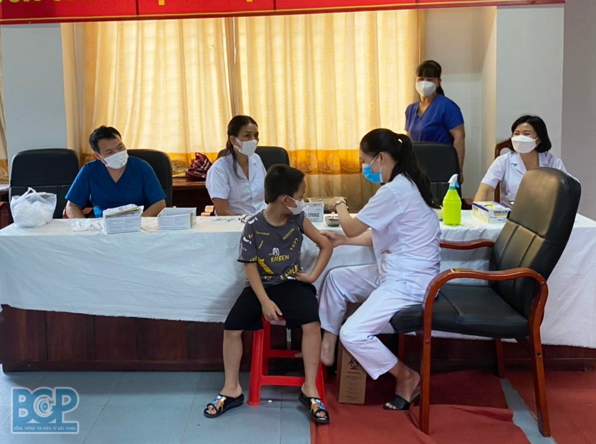Bắc Giang tăng cường triển khai tiêm vắc xin phòng COVID-19