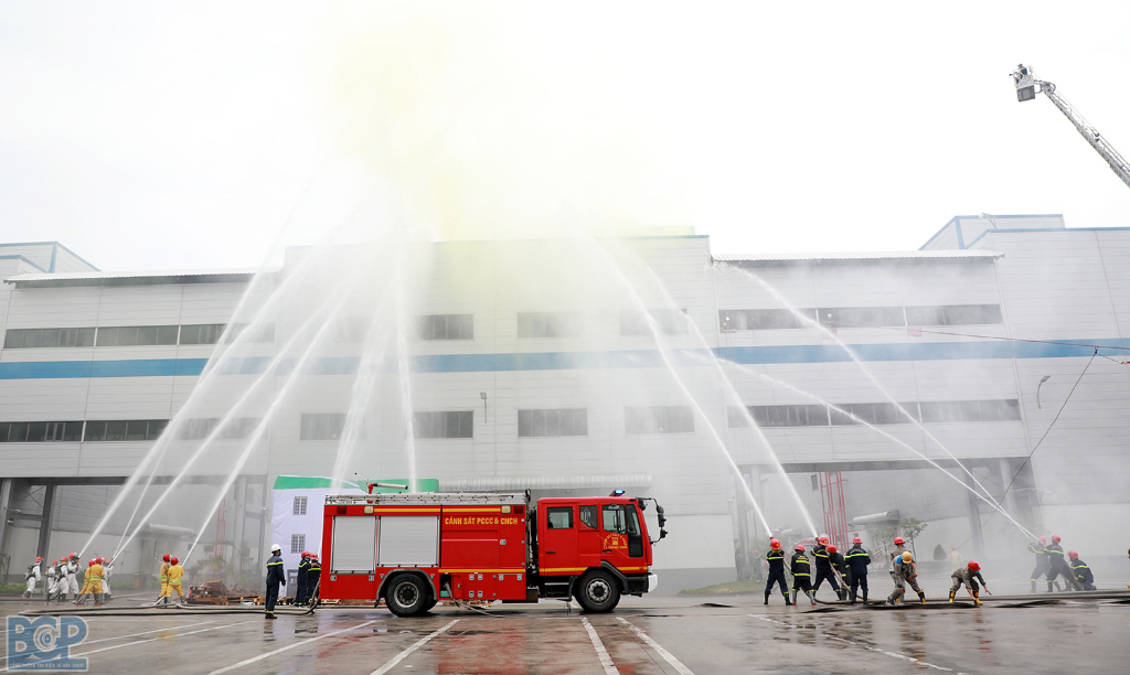 Bắc Giang: Diễn tập phương án chữa cháy và cứu nạn cứu hộ tại Công ty TNHH công nghệ chính xác FUYU