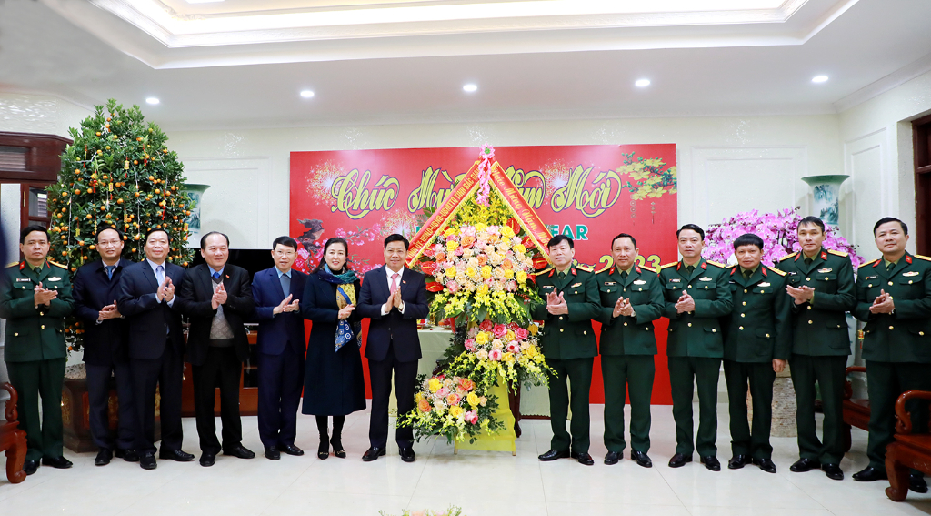 Các đồng chí lãnh đạo tỉnh Bắc Giang thăm, chúc Tết Bộ Chỉ huy Quân sự tỉnh và Công an tỉnh