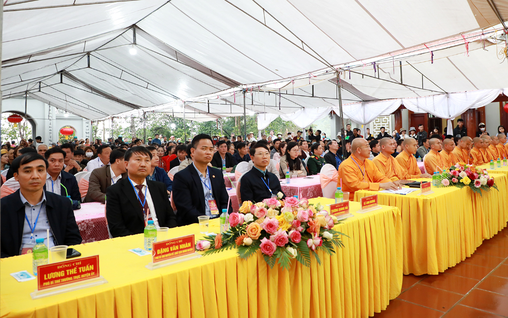 Chủ tịch UBND tỉnh Lê Ánh Dương dự Lễ khai hội Xuân chùa Bát Nhã (Bình Long) năm 2023