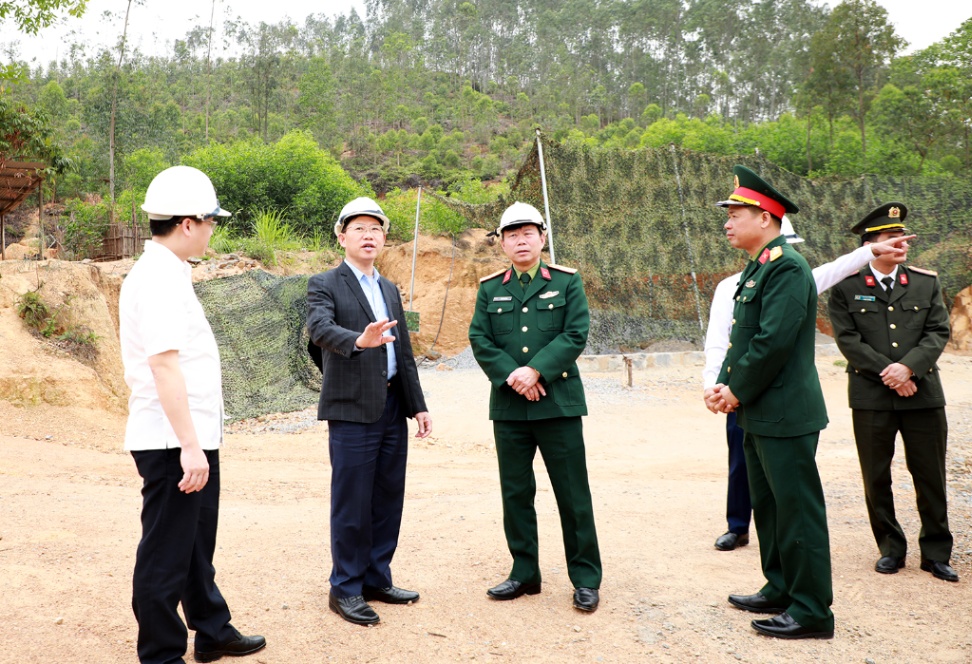 Chủ tịch UBND tỉnh Lê Ánh Dương kiểm tra công tác chuẩn bị diễn tập khu vực phòng thủ huyện Việt Yên