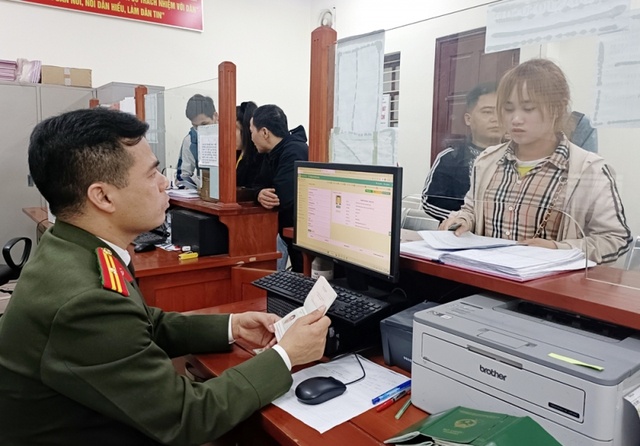 Bắc Giang: Người dân đăng ký cấp hộ chiếu có gắn chíp điện tử tăng mạnh