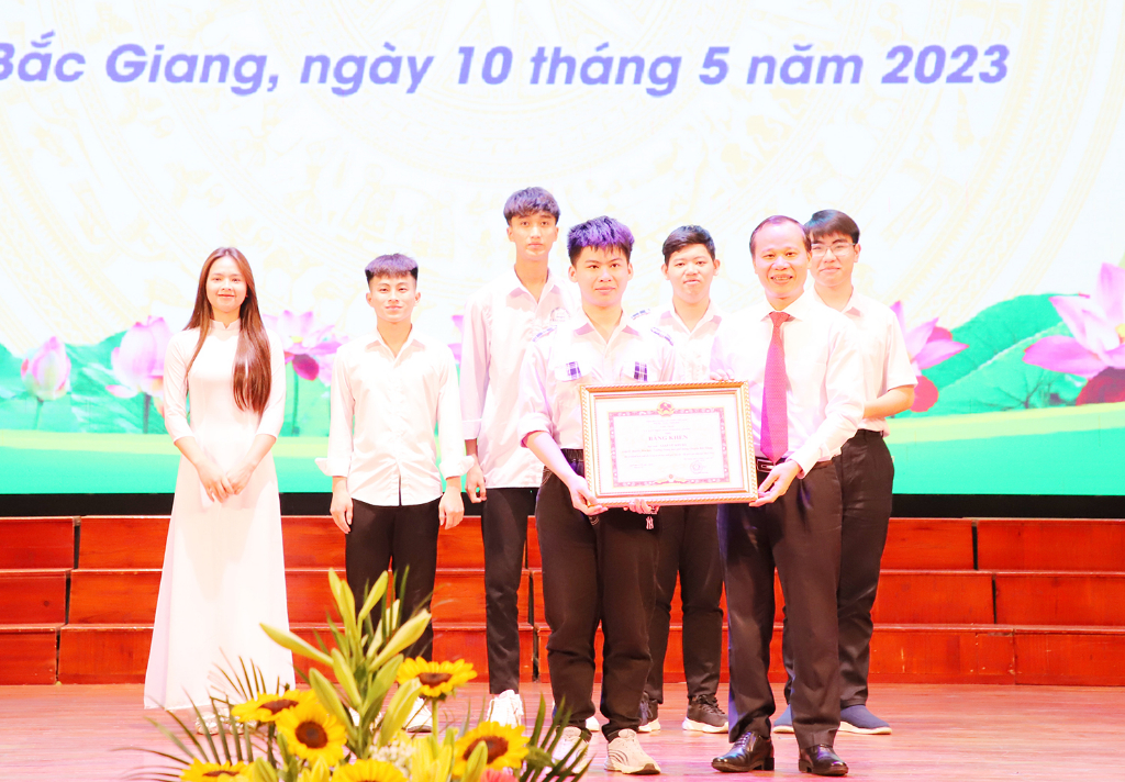 Bắc Giang tuyên dương, khen thưởng học sinh giỏi, giáo viên có thành tích xuất sắc năm học 2022-2023