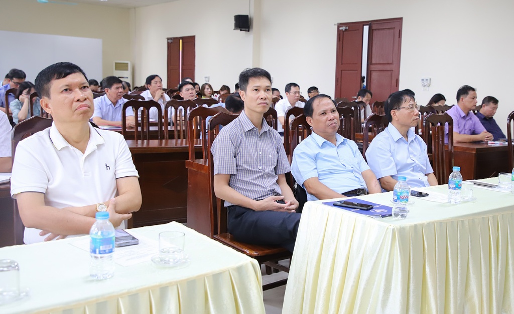 Hội nghị chuyên đề “Xu hướng kinh tế 2024, cơ hội và thách thức đối với các doanh nghiệp trên địa bàn tỉnh Bắc Giang”.