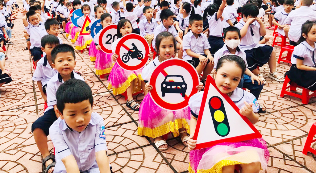 Tăng cường công tác bảo đảm trật tự an toàn giao thông cho học sinh đến trường