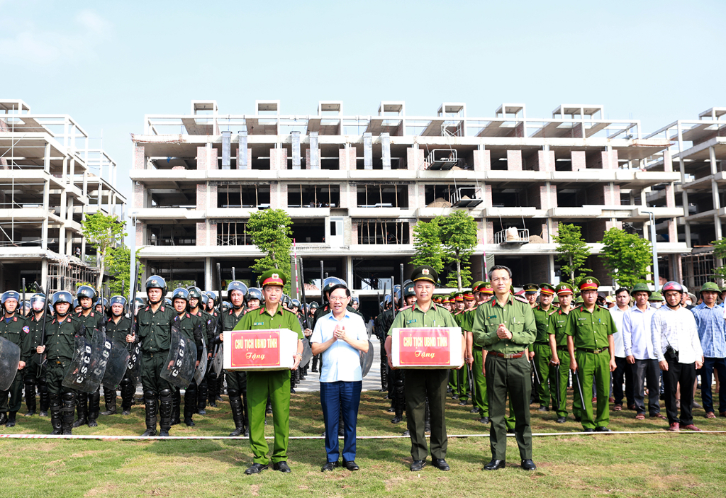 Chủ tịch UBND tỉnh Lê Ánh Dương kiểm tra công tác chuẩn bị diễn tập khu vực phòng thủ tỉnh và TP Bắc Giang năm 2023