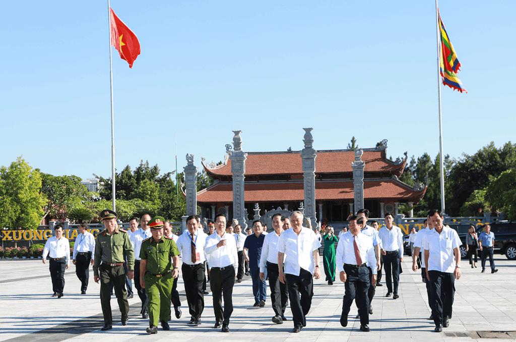 Những khoảnh khắc ấn tượng của Chủ tịch nước Võ Văn Thưởng trong chuyến thăm Bắc Giang và dự Lễ...