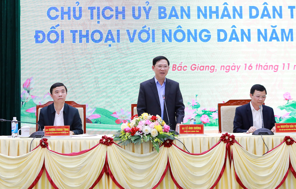 Chủ tịch UBND tỉnh Lê Ánh Dương đối thoại với nông dân