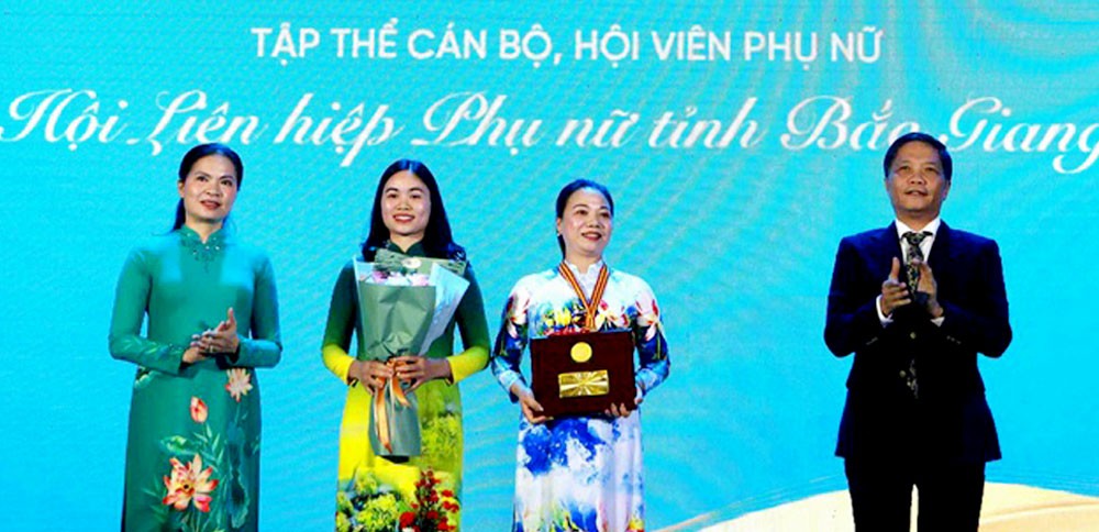 Hội LHPN tỉnh Bắc Giang được trao giải thưởng Phụ nữ Việt Nam