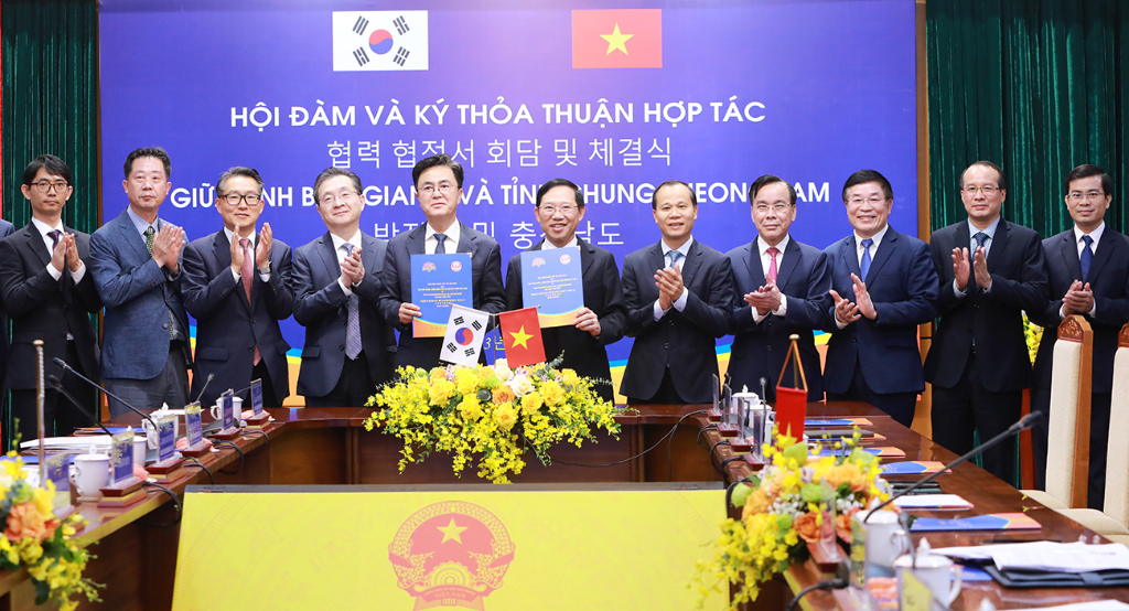 Lãnh đạo tỉnh Bắc Giang và tỉnh Chungcheongnam (Hàn Quốc) ký kết thỏa thuận hợp tác