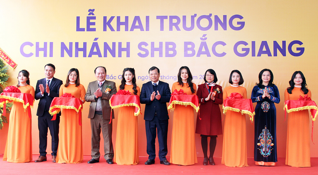 Khai trương Chi nhánh Ngân hàng Thương mại Cổ phần Sài Gòn - Hà Nội Bắc Giang