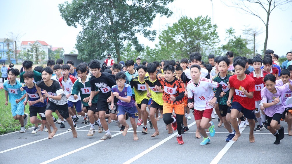 300 vận động viên tham gia Giải Việt dã truyền thống huyện Lạng Giang lần thứ 44