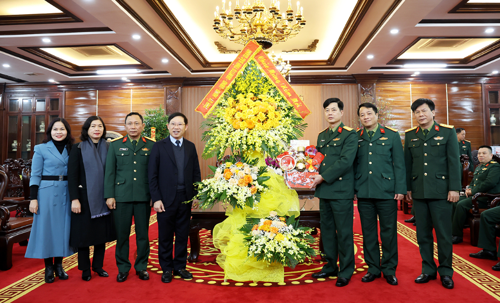 Chủ tịch UBND tỉnh Lê Ánh Dương thăm, chúc Tết cán bộ, chiến sĩ Bộ Tư lệnh Quân đoàn 12