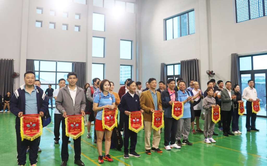 Lạng Giang tổ chức Giải cầu lông mừng Đảng, mừng xuân Giáp Thìn 2024