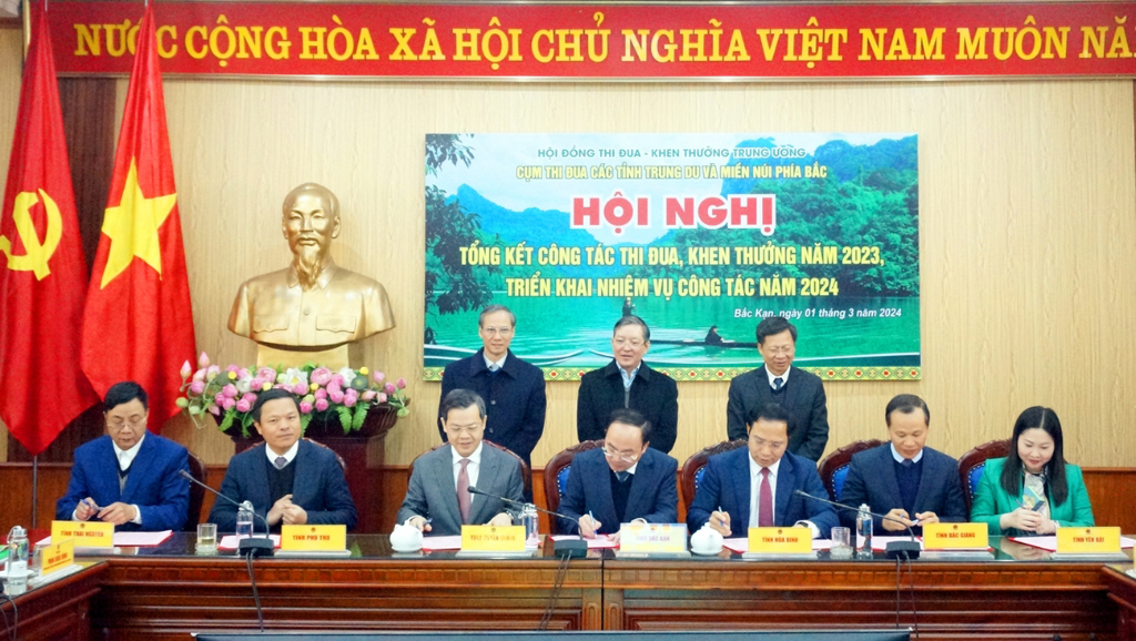 Bắc Giang được suy tôn nhận Cờ Thi đua Chính phủ trong công tác thi đua, khen thưởng năm 2023