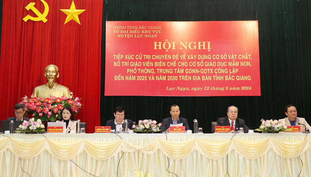 Phó Chủ tịch Thường trực UBND tỉnh Mai Sơn tiếp xúc cử tri huyện Lục Ngạn