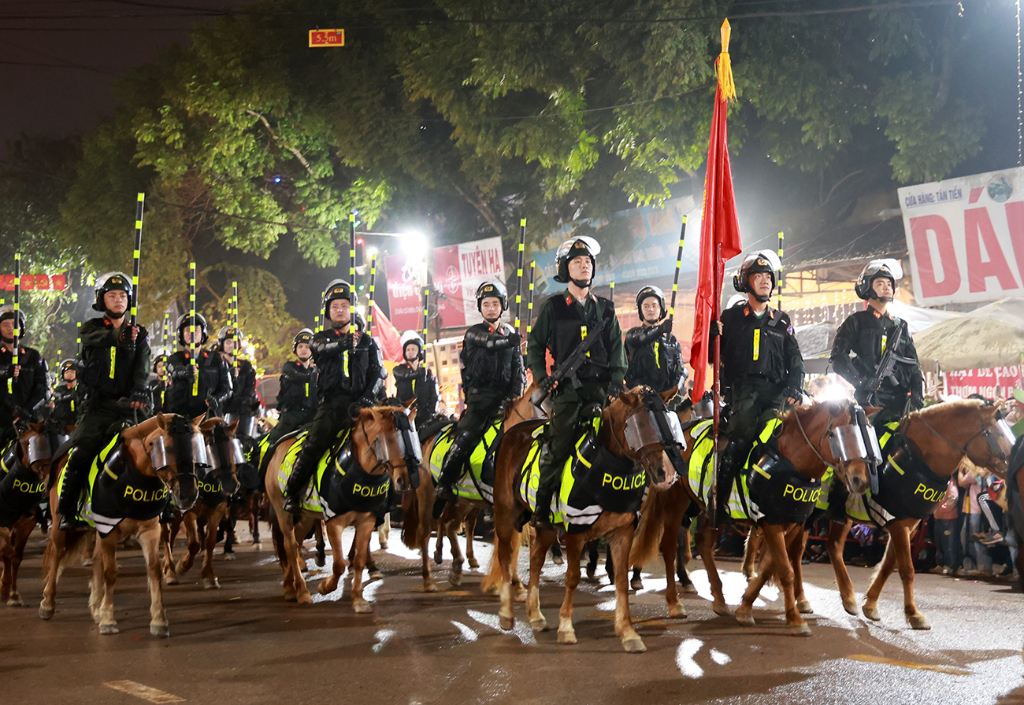 Đội kỵ binh thuộc Bộ Công an biểu diễn tại Lễ hội kỷ niệm 140 năm Khởi nghĩa Yên Thế