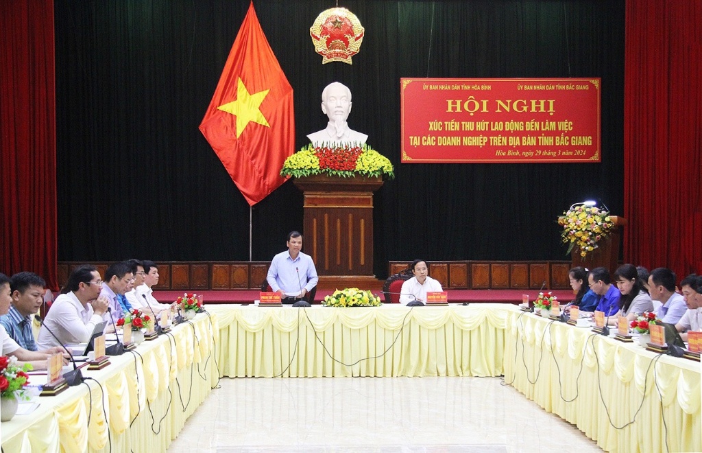 Phó Chủ tịch UBND tỉnh Phan Thế Tuấn làm việc tại tỉnh Hòa Bình về xúc tiến thu hút lao động