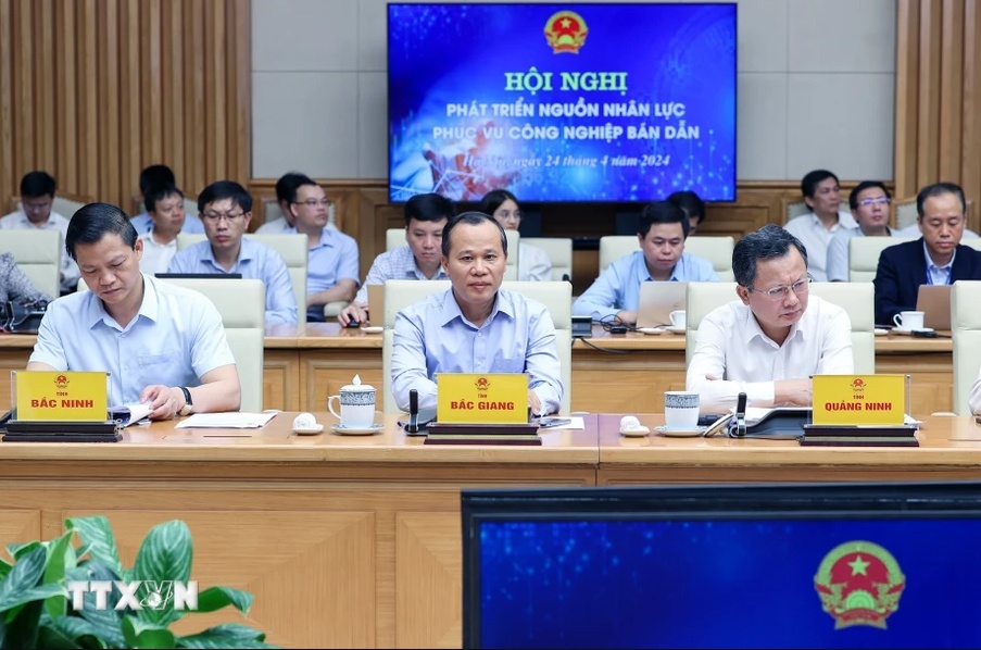 Phó Chủ tịch Thường trực UBND tỉnh Mai Sơn dự hội nghị phát triển nguồn nhân lực phục vụ công nghiệp bán dẫn