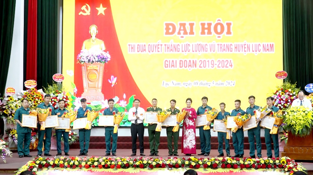 Lục Nam 37 tập thể, cá nhân được khen thưởng trong phong trào thi đua Quyết thắng LLVT huyện giai...