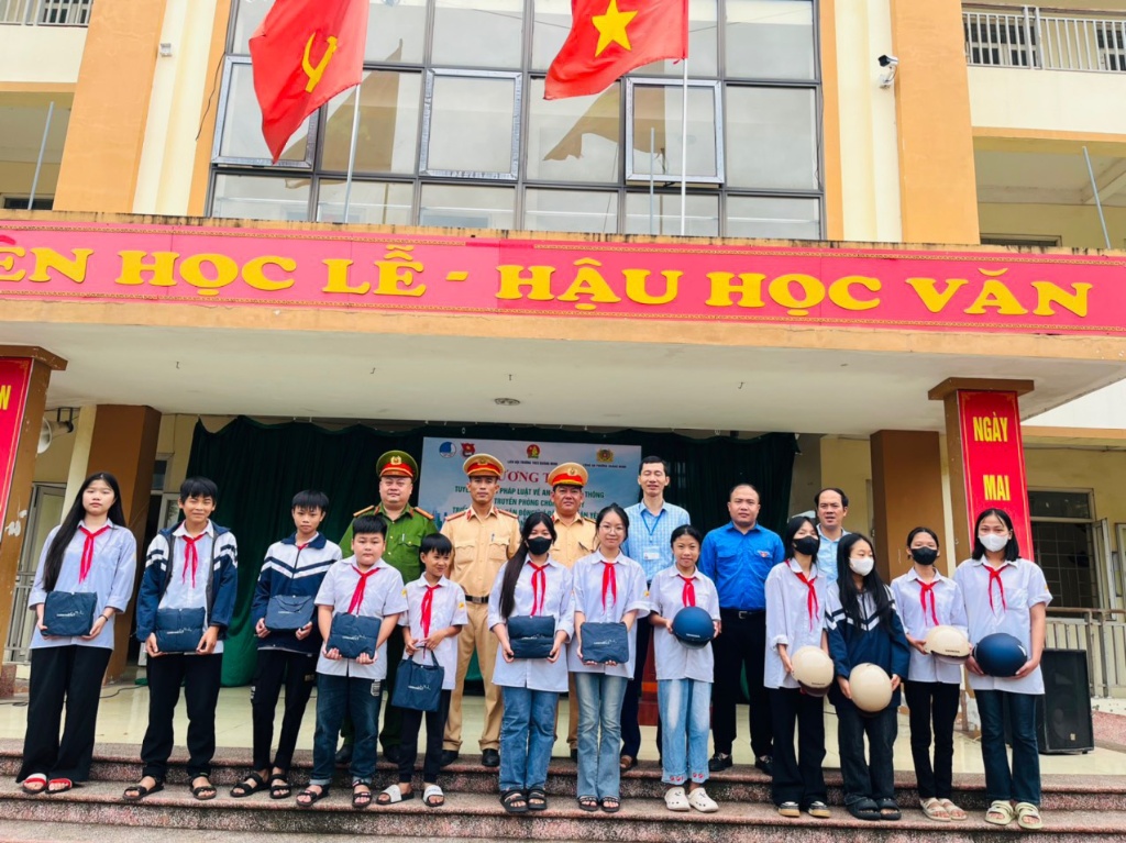 Công An phường Quảng Minh tuyên truyền an toàn giao thông và phòng chống ma túy học đường cho học sinh trường THCS