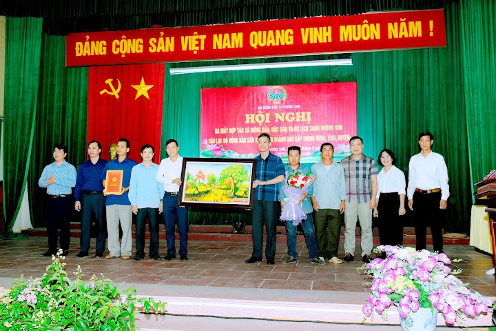 Ra mắt Hợp tác xã nông sản, đặc sản và du lịch xanh Hương Sơn