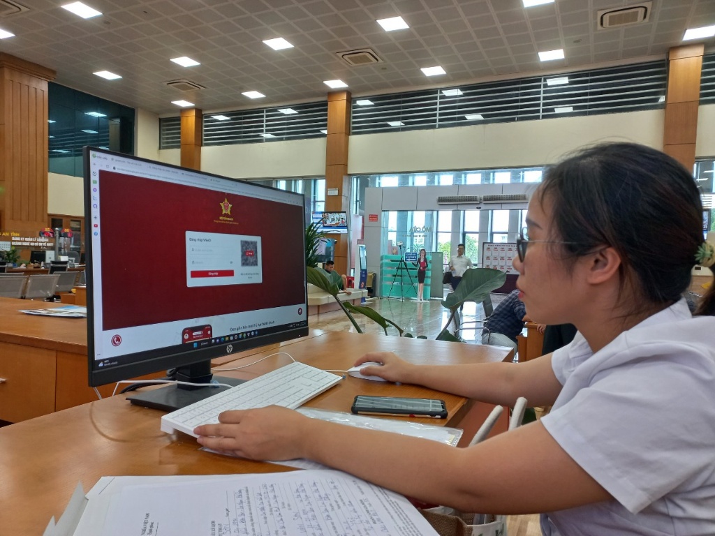 Bắc Giang: Chuyển đổi, sử dụng tài khoản VNeID trong thực hiện thủ tục hành chính