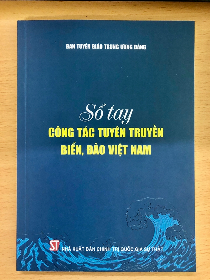 Ra mắt cuốn sổ tay tuyên truyền biển, đảo Việt Nam