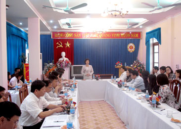 Thứ trưởng Bộ Công thương Hồ Thị Kim Thoa phát biểu tại buổi làm việc. 