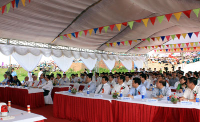Các đại biểu Trung ương và hai tỉnh Bắc Giang, Bắc Ninh dự Lễ khởi công