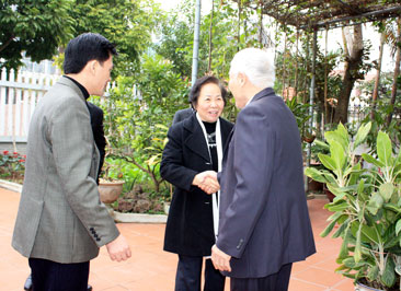Phó Chủ tịch nước chúc tết cụ Nguyễn Thanh Quất – Lão thành cách mạng
