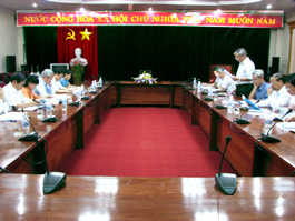 Đoàn Đại biểu Quốc hội tỉnh Bắc Giang nghe báo cáo về tình hình kinh tế - xã hội 9 tháng đầu năm 2006 trên địa bàn.