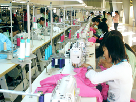 Khu công nghiệp Đình Trám và Song Khê - Nội Hoàng giải quyết việc làm cho trên 2.000 lao động.