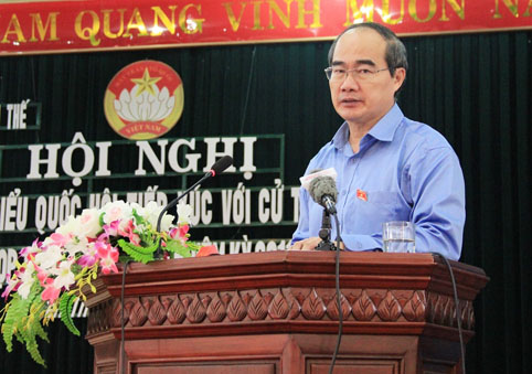 Chủ tịch Ủy ban Trung ương MTTQ Việt Nam Nguyễn Thiện Nhân tiếp xúc cử tri tại huyện Yên Thế