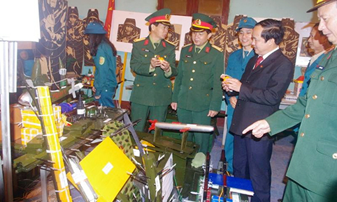 Tân Yên ra quân huấn luyện dân quân tự vệ năm 2015