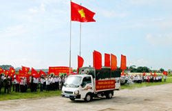 Lạng Giang tổ chức lễ ra quân hưởng ứng tháng an toàn giao thông năm 2006.