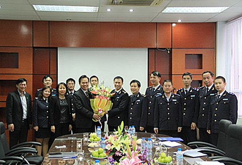 Phó Chủ tịch UBND tỉnh Bùi Văn Hạnh thăm, động viên cán bộ, nhân viên Chi cục Hải quan quản lý Khu công nghiệp Bắc Giang