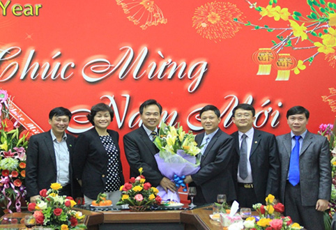 Phó Chủ tịch UBND tỉnh Bùi Văn Hạnh thăm, động viên cán bộ, nhân viên ngành Ngân hàng 