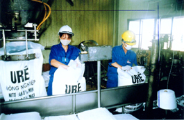 Công ty Phân đạm và hoá chất Hà Bắc đẩy mạnh sản xuất kinh doanh, quan tâm đến đời sống công nhân.