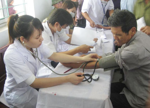 Tân Yên: Khám bệnh, cấp phát thuốc miễn phí cho gần 600 người cao tuổi