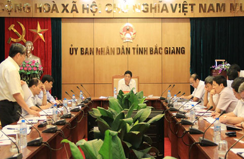 Chủ tịch UBND tỉnh Bùi Văn Hải giao ban với Chủ tịch UBND các huyện, thành phố