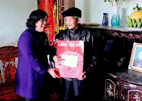 Bộ trưởng Bộ Lao động - Thương binh và Xã hội thăm, tặng quà tết tại huyện Yên Thế