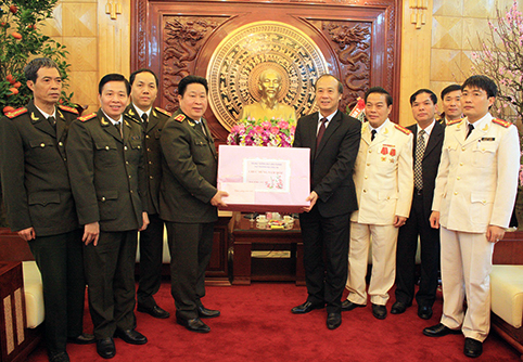 Thứ trưởng Bộ Công an thăm, chúc Tết tỉnh Bắc Giang