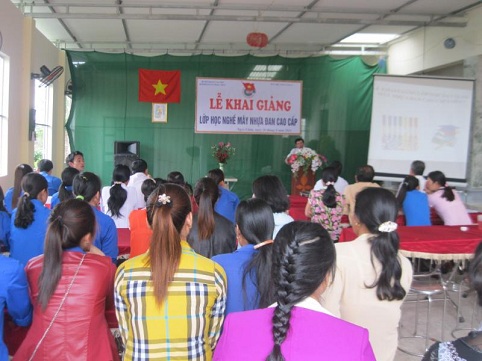 Tân Yên: Khai giảng lớp học nghề mây, nhựa đan cao cấp
