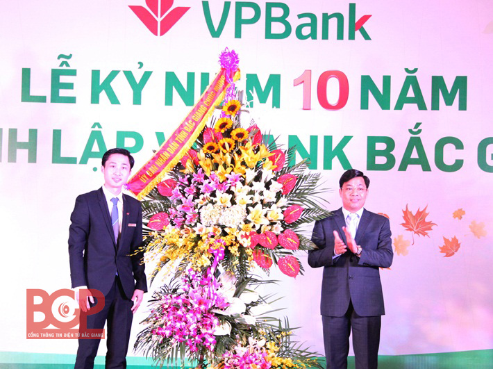 Phó chủ tịch UBND tỉnh Dương Văn Thái dự Lễ kỷ niệm 10 năm thành lập VPBank Bắc Giang