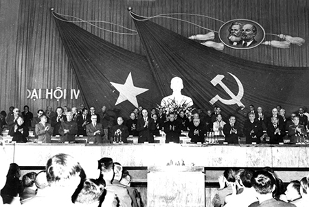Đại hội lần thứ IV của Đảng:
Hoàn thành sự nghiệp giải phóng miền nam, thống nhất Tổ quốc, đưa...